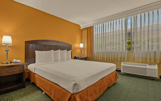 Airport Honolulu Hotel, Trademark Collection by Wyndham