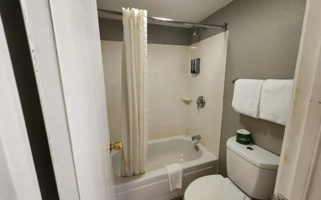 Americas Best Value Inn & Suites Little Rock at Scott Hamilton Dr