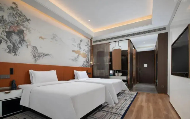 Pinghu Overseas Chinese Hotel