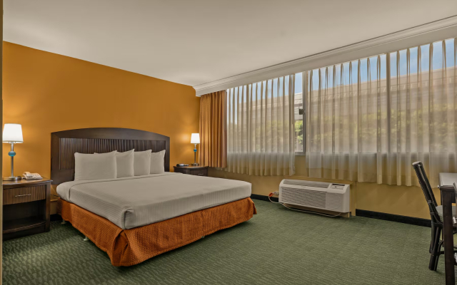 Airport Honolulu Hotel, Trademark Collection by Wyndham