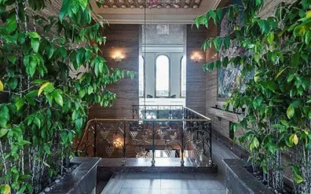 Grand Hotel International