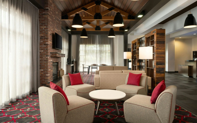 Отель Fairfield by Marriott Inn & Suites Chattanooga
