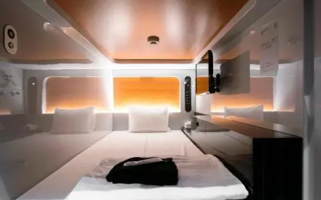 Premium Economy Class female Cabin 사진 2