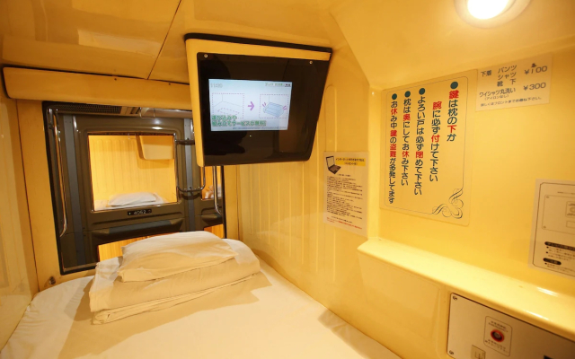 Shinjuku Kuyakusho-mae Capsule Hotel