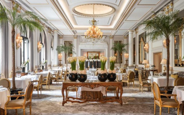 Отель Four Seasons Hotel George V