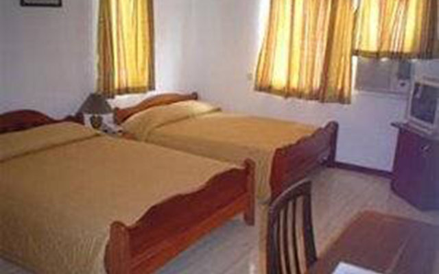 Emperor Suites Hotel in Accra, Ghana from 113$, photos, reviews - zenhotels.com guestroom