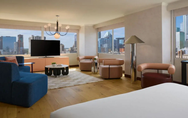 Downright Austin, A Renaissance Hotel