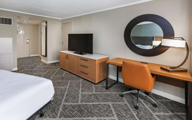 DoubleTree by Hilton Tulsa - Warren Place