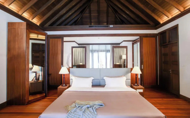 Coco Bodu Hithi Resort