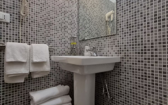 Green Class Hotel Astoria