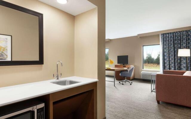 Hampton Inn & Suites Overland Park South