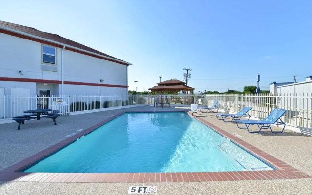 Best Western Limestone Inn & Suites