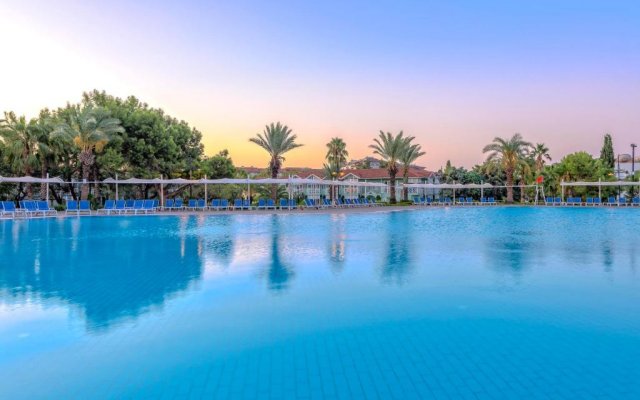 Отель Euphoria Palm Beach Resort