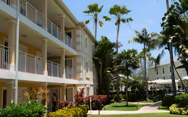 Sunshine Suites Resort