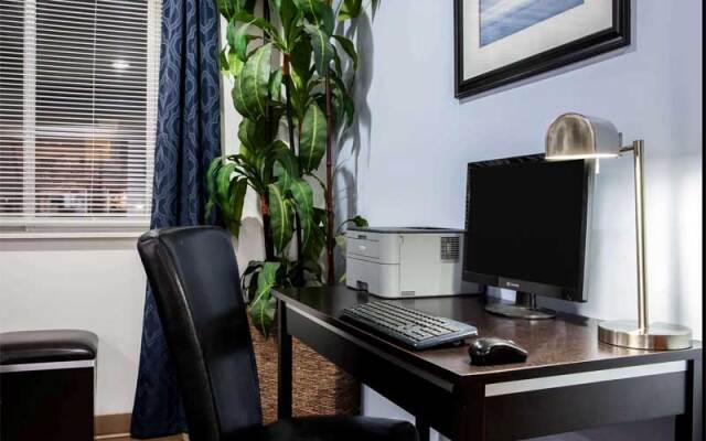 Hometown Inn & Suites