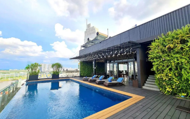 Kin Hotel Thi Sach