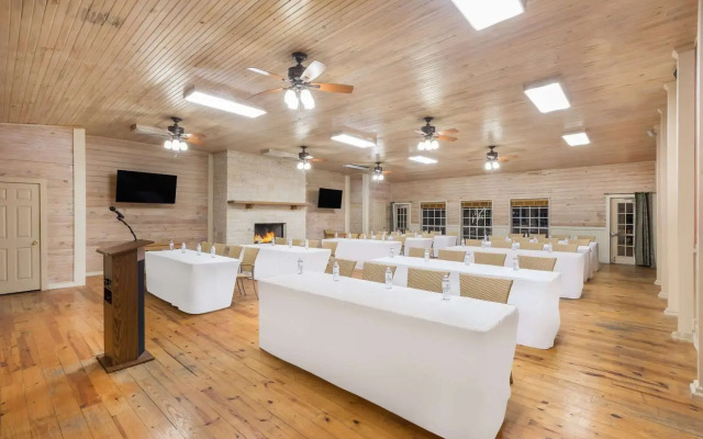 Travelodge Inn & Suites by Wyndham San Antonio Airport