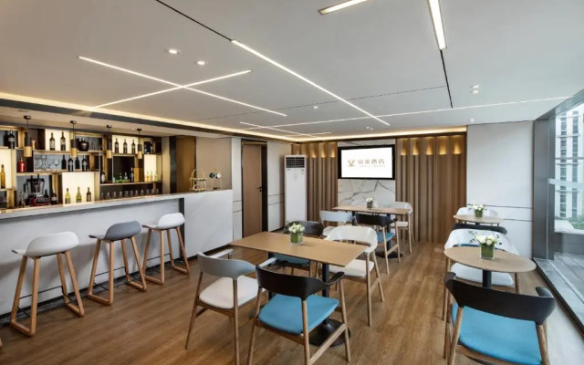 Jinglai Hotel (Shanghai Bund East Nanjing Road Pedestrian Street)