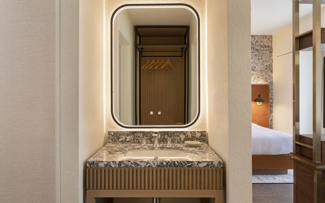 Burton House, Beverly Hills, A Tribute Portfolio Hotel