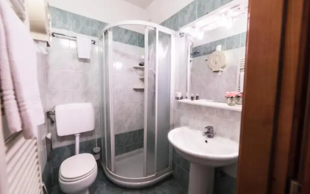 Maxim Axial Hotel