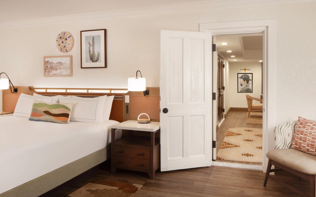 The Scottsdale Resort and Spa, Curio Collection by Hilton