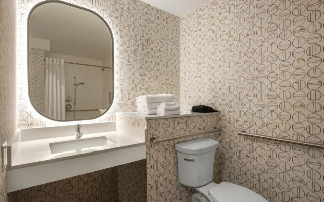 Holiday Inn Ontario by IHG