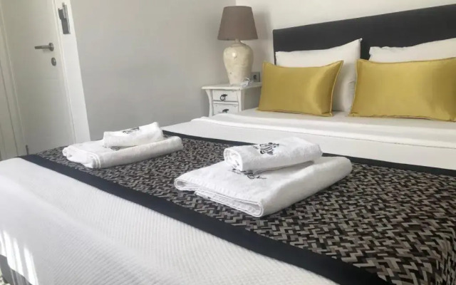 Alacati Albatross Hotel