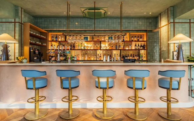 DoubleTree by Hilton London Victoria