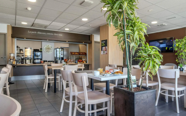 B&B HOTEL Niort Marais Poitevin Est