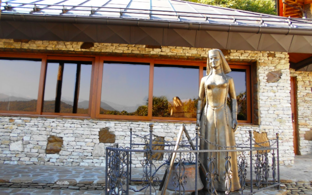 Amshenskiy Dvor Hotel