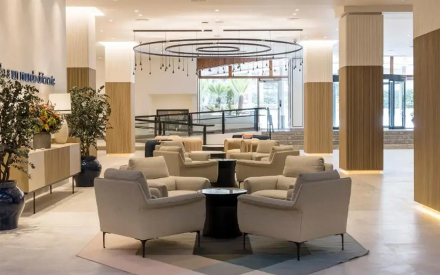 Отель Ilunion Les Corts Spa