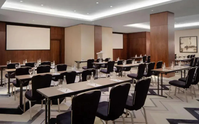 Pullman Dubai Creek City Centre Hotel