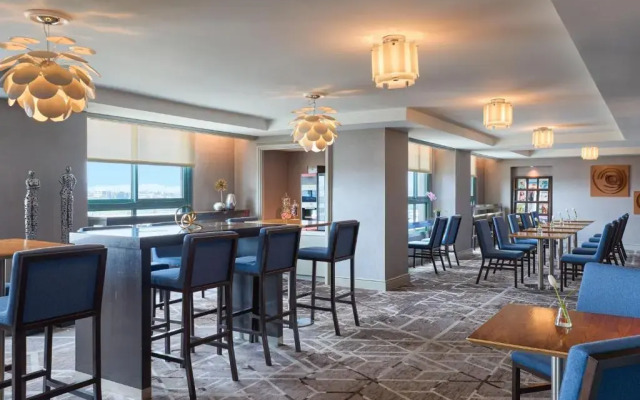 Renaissance Los Angeles Airport Hotel