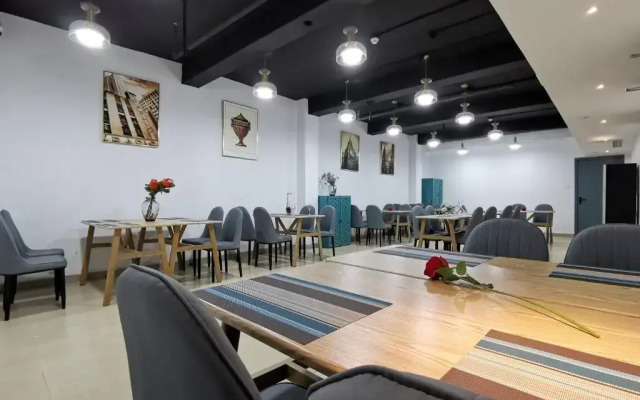 Zheda Yuanzheng Lanshe Hotel
