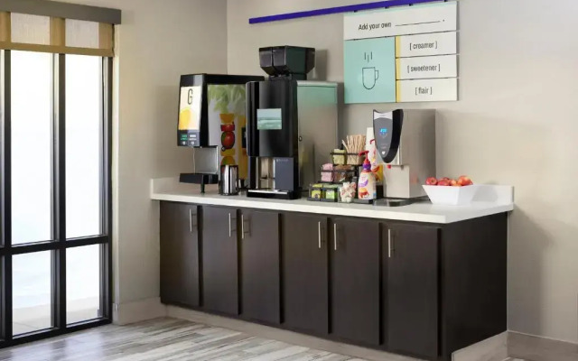 Garner Hotel Phoenix – Surprise by IHG