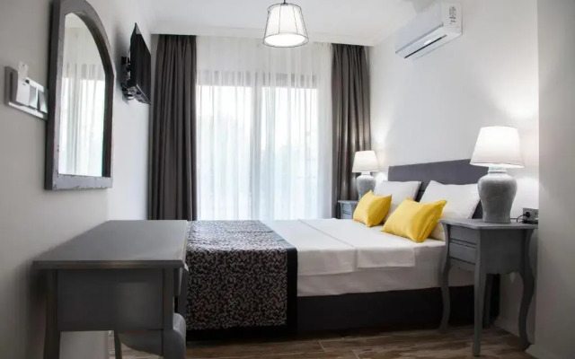 Alacati Albatross Hotel