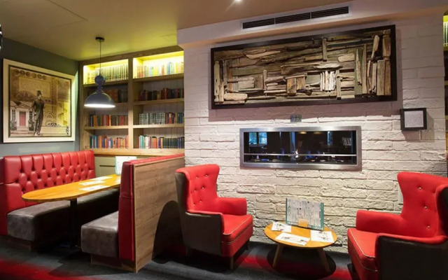 Jollys Hotel
