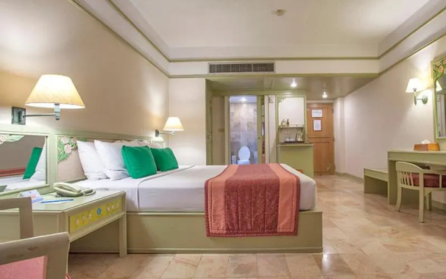 Cholchan Pattaya Beach Resort