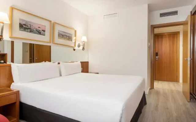Отель Ilunion Les Corts Spa