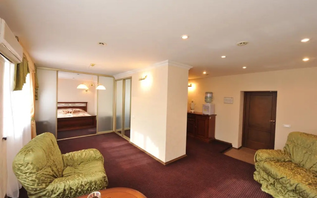 Neftyanik Hotel