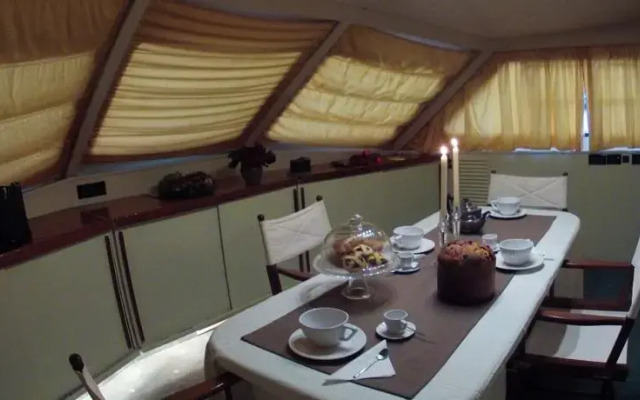 Boats & Breakfast Fiumicino 1