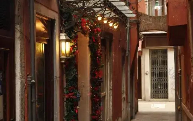 Lux Hotel