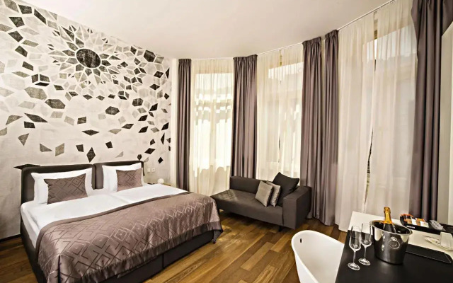 Golden Crown Hotel