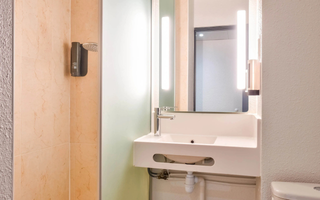 B&B HOTEL Paris Châtillon