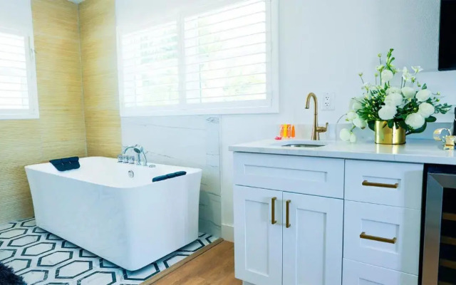 Ivory Sands Beach Suites