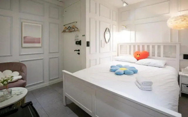 Bias K-GIRL GUESTHOUSE - Caters to Women