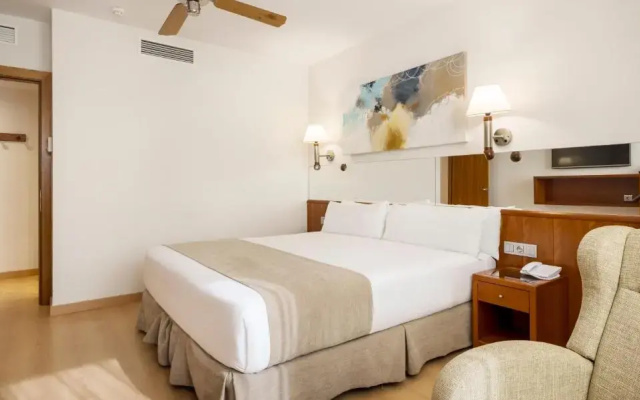 Отель Ilunion Les Corts Spa