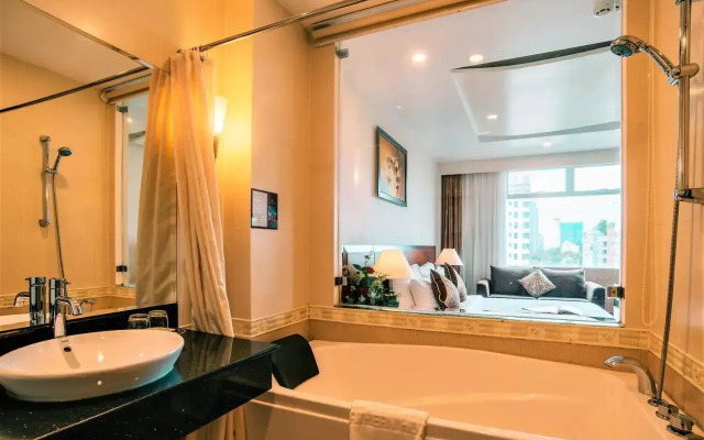 Kin Hotel Thi Sach