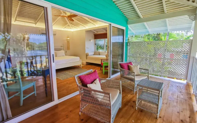 Tortuga Lodge
