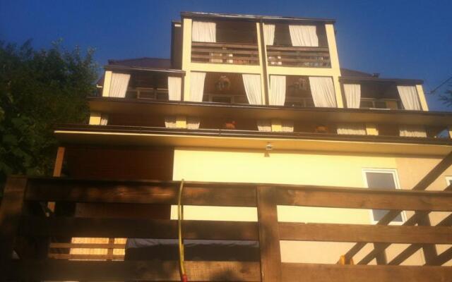 Tigo 2 Guest House